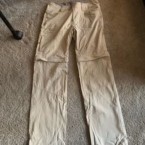 Beige pants/ shorts
